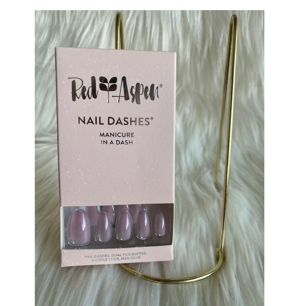 Red Aspen Nail Dashes- Pink Velvet, Giulia (Pink Almond Nails)